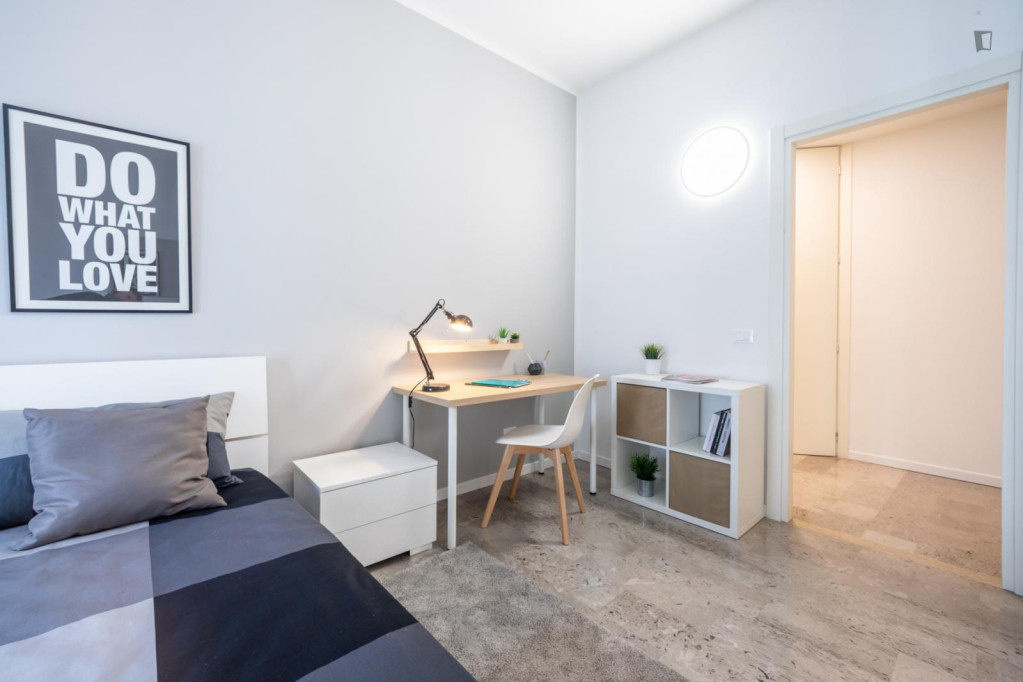 Tasteful double bedroom near the Vicenza train station