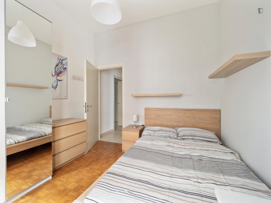 Delightful double bedroom a stone's throw from Università Statale  - Milan - chambre - ImmoJeune