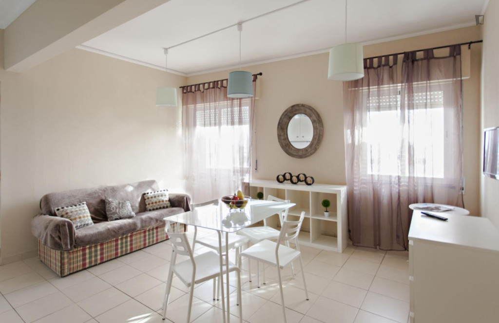 Sunny and lovely 1-bedroom flat 