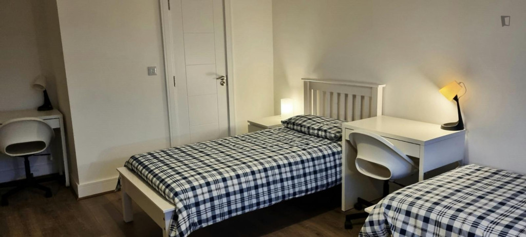 Bed in a homely triple bedroom, in Grangegorman - Dublin - chambre - ImmoJeune