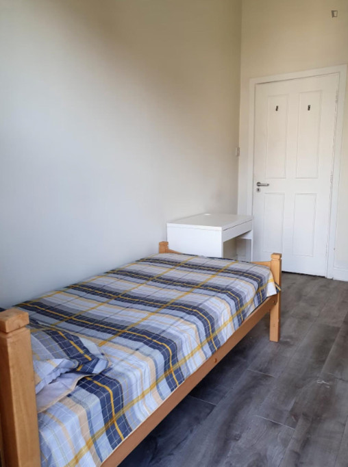 Bed in a homely twin bedroom, in Broadstone - Dublin - chambre - ImmoJeune