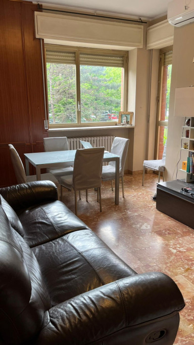 Single bedroom in a 4-bedroom apartment near Politecnico