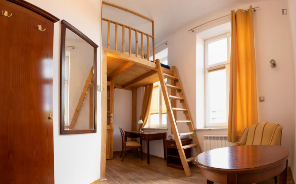 Neat single Bedroom near Kraków old town