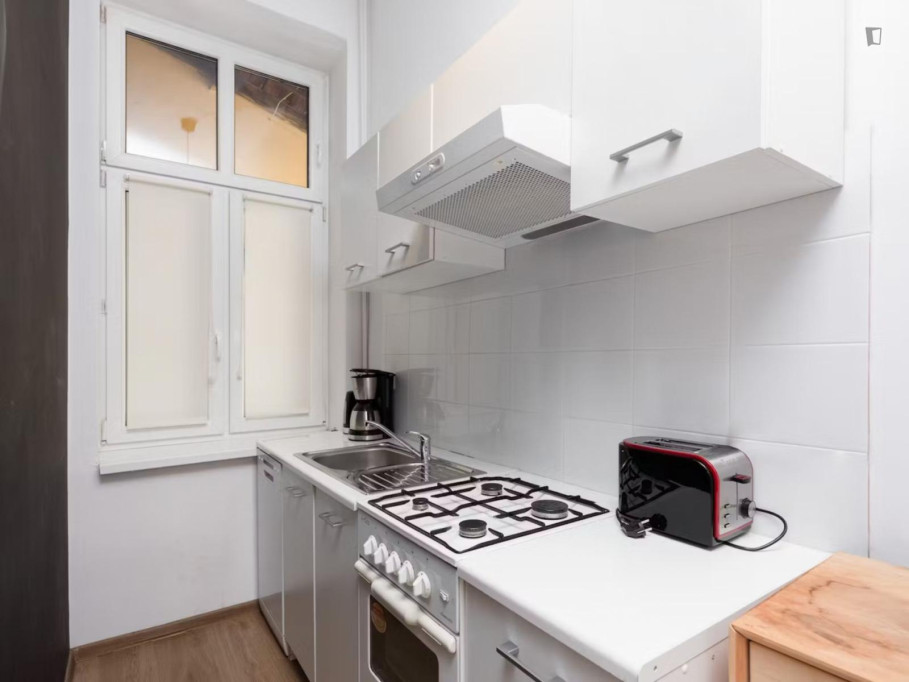 Cozy City-View Twin Bedroom in Historic Central Cracow Apartment