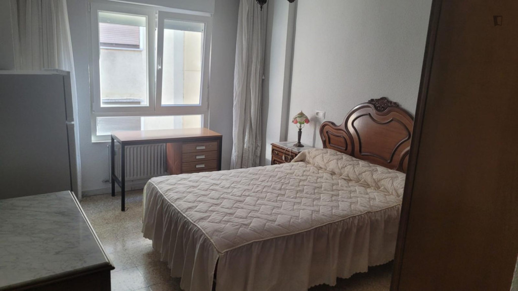 Double bedroom in 5-bedroom apartment - Salamanca - chambre - ImmoJeune