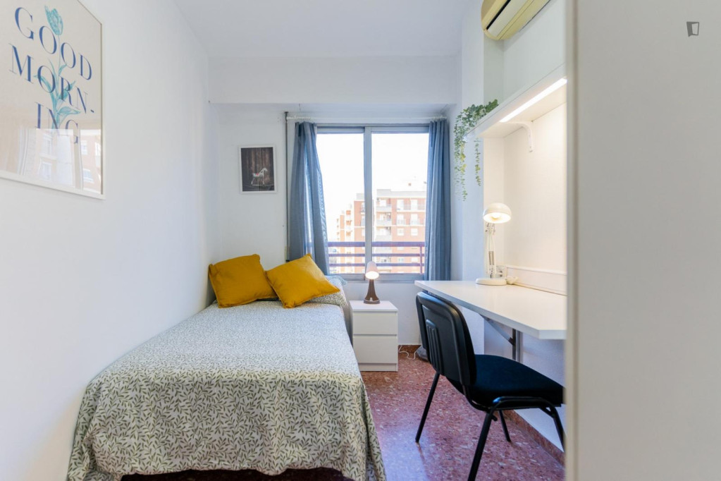 Great looking Single bedroom in a property with balcony - Valence - chambre - ImmoJeune