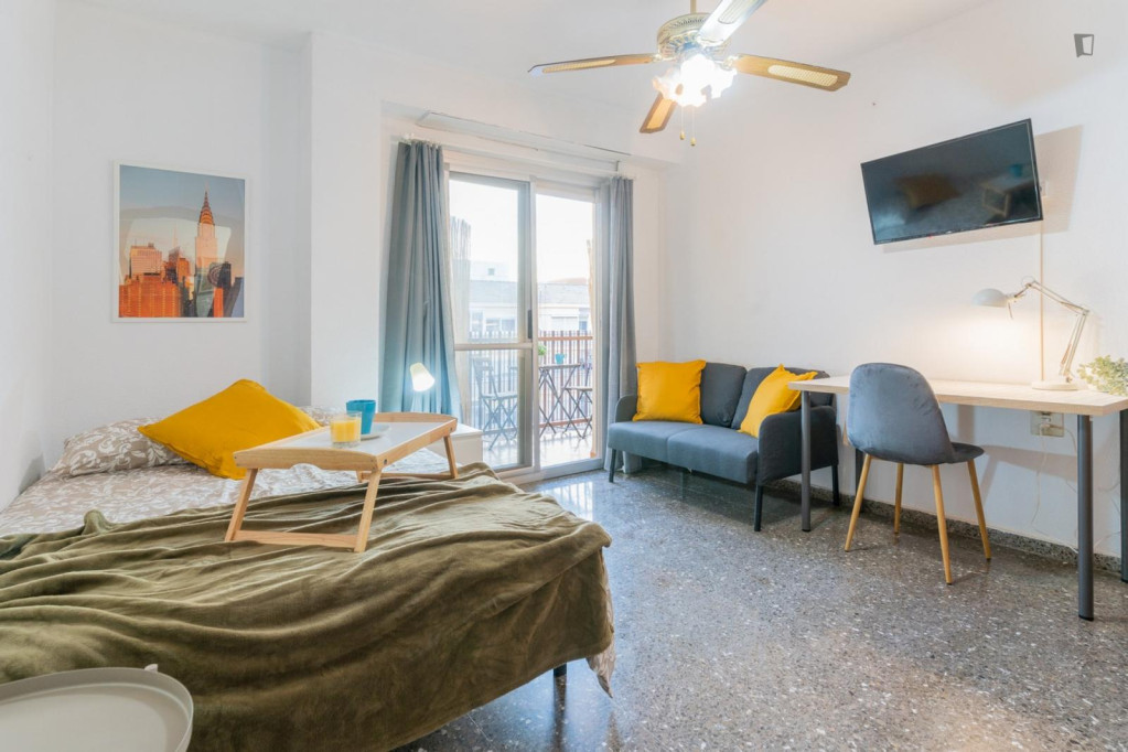 Cozy double bedroom with balcony - Valence - chambre - ImmoJeune