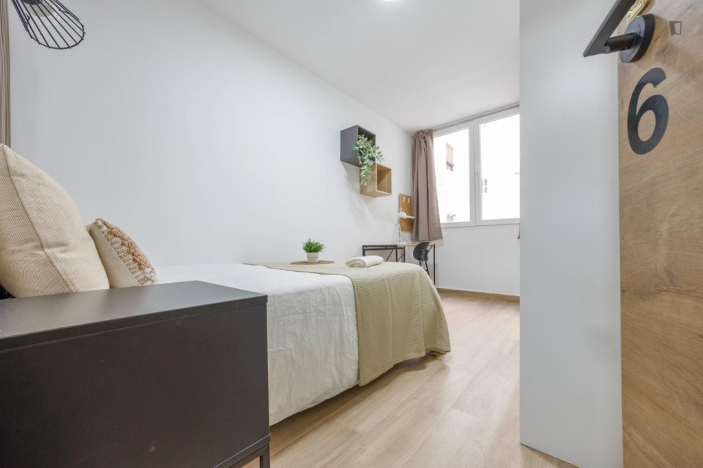 Great double bedroom near the Benimaclet metro - Valence - chambre - ImmoJeune