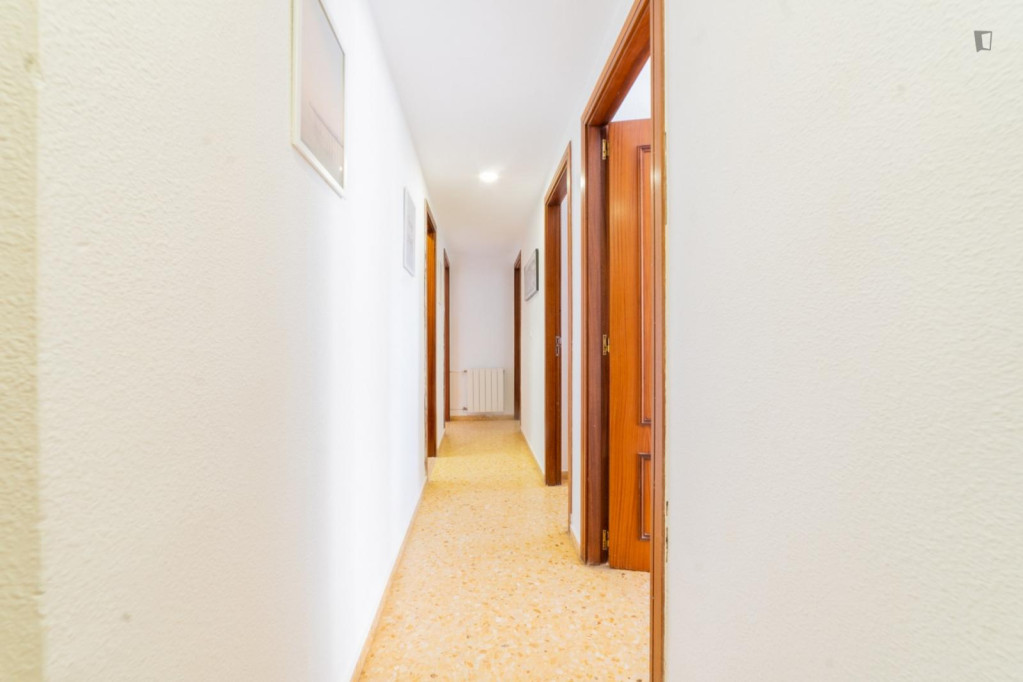 Large Appealing Double bedroom with balcony - Valence - chambre - ImmoJeune