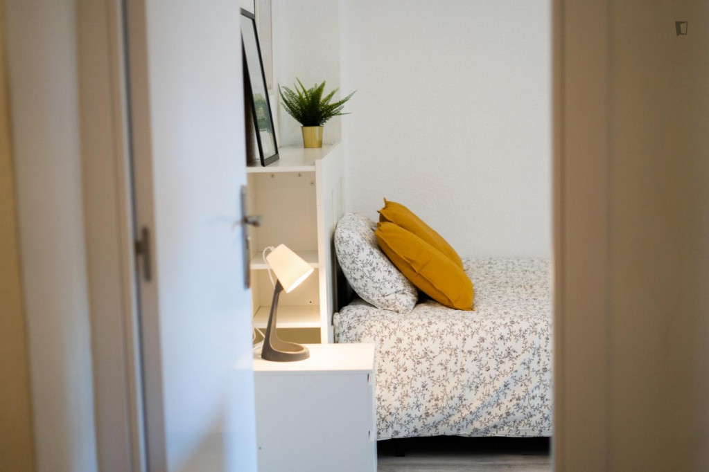 Great looking double bedroom with balcony - Valence - chambre - ImmoJeune