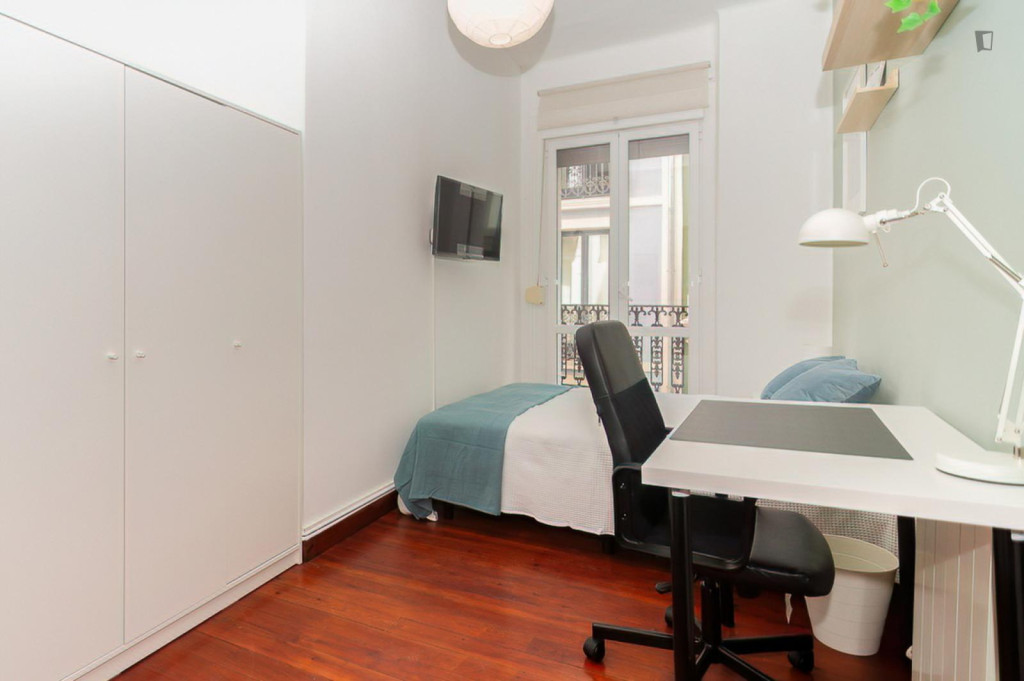 Cozy single bedroom with balcony - Pamplona - chambre - ImmoJeune