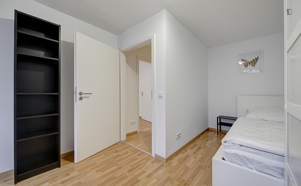 Charming single bedroom near Wilhelma Station - Stuttgart - chambre - ImmoJeune