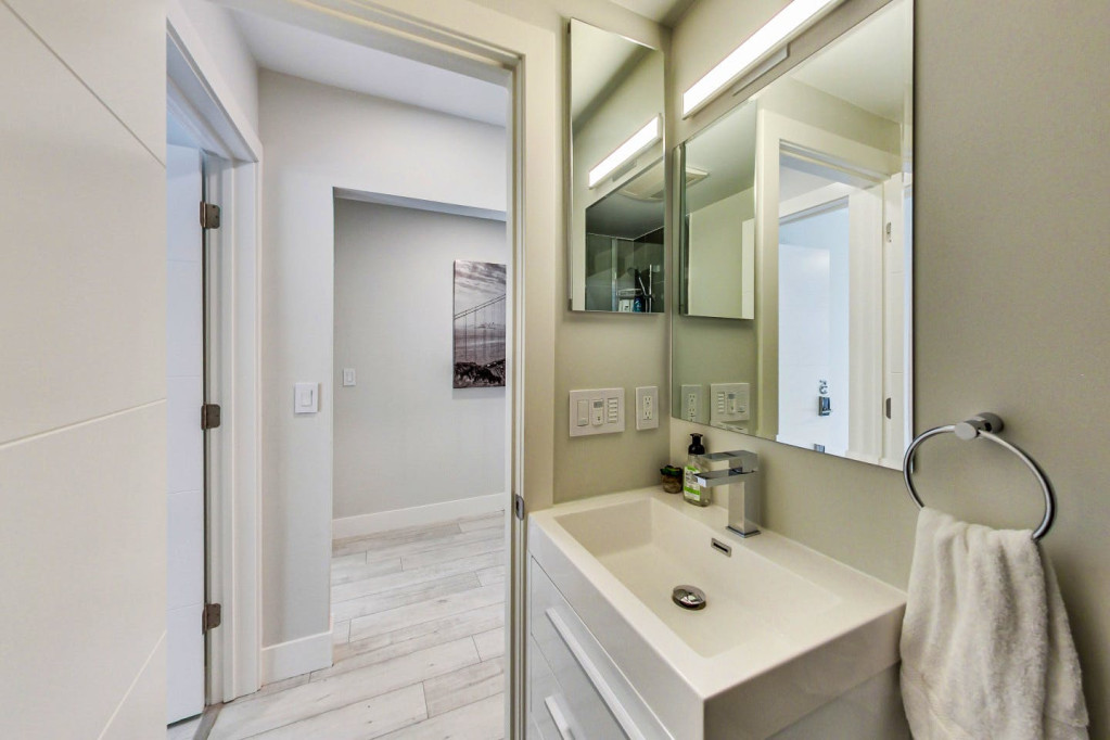 Stunning Bright Apt. w/ Terrace + BBQ near Garfield Square