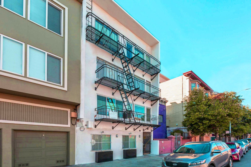 Stunning Bright Apt. w/ Terrace + BBQ near Garfield Square