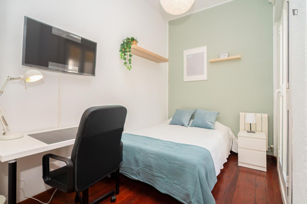Great looking single bedroom with balcony - Pamplona - chambre - ImmoJeune