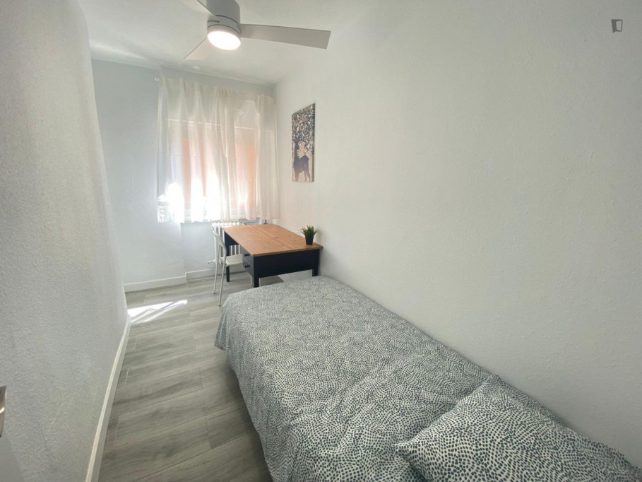 Cozy single bedroom in a property with balcony - Madrid - chambre - ImmoJeune