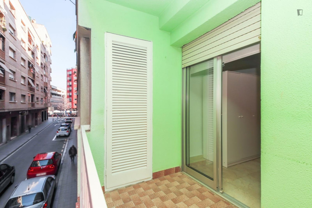 Great looking single bedroom in a property with balcony - Tarragona - chambre - ImmoJeune