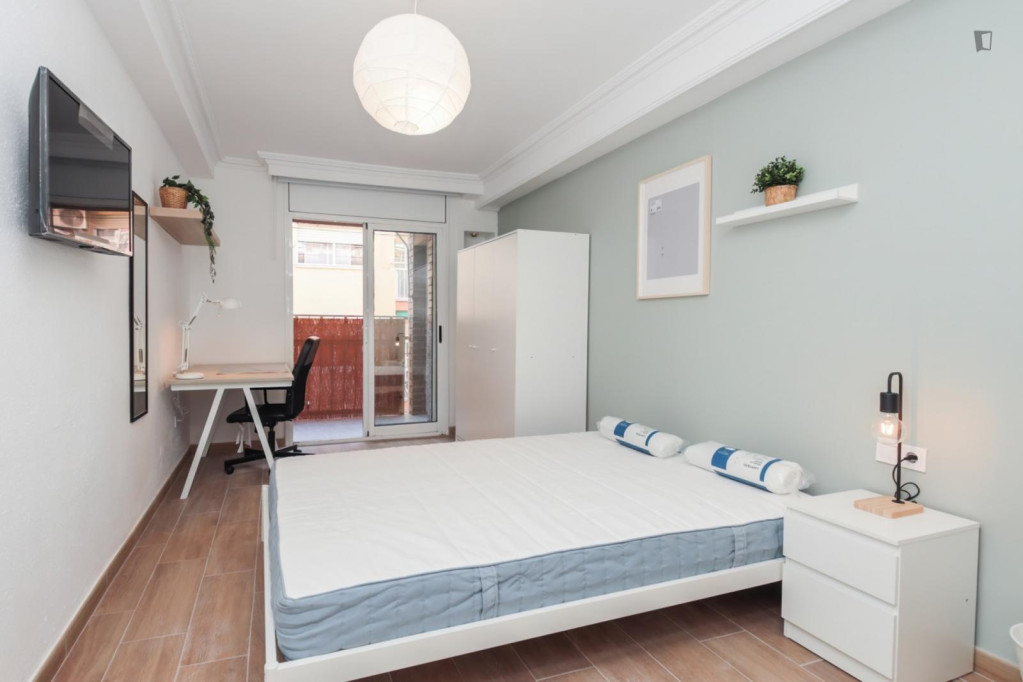 Appealing single bedroom with balcony - Tarragona - chambre - ImmoJeune