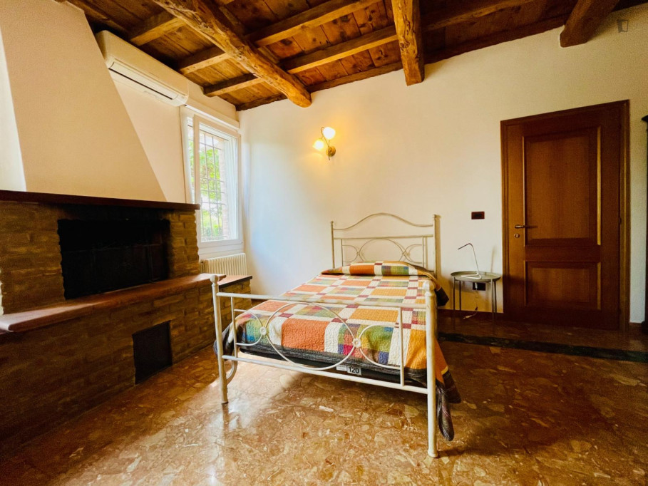 Single bedroom in a Villa for students - Ferrara - chambre - ImmoJeune