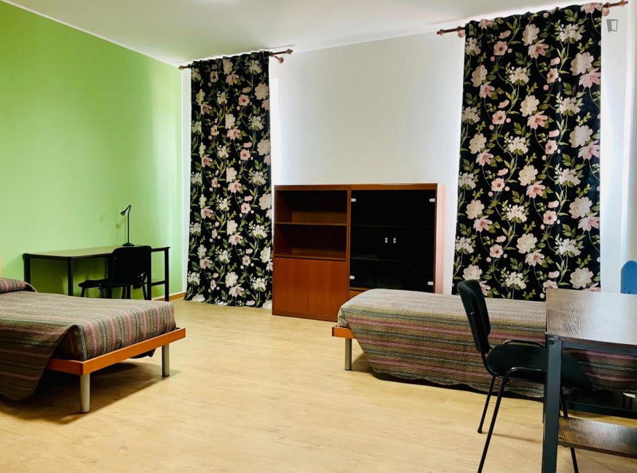 Twin Bedroom in a Villa with outdoor area - Ferrara - chambre - ImmoJeune