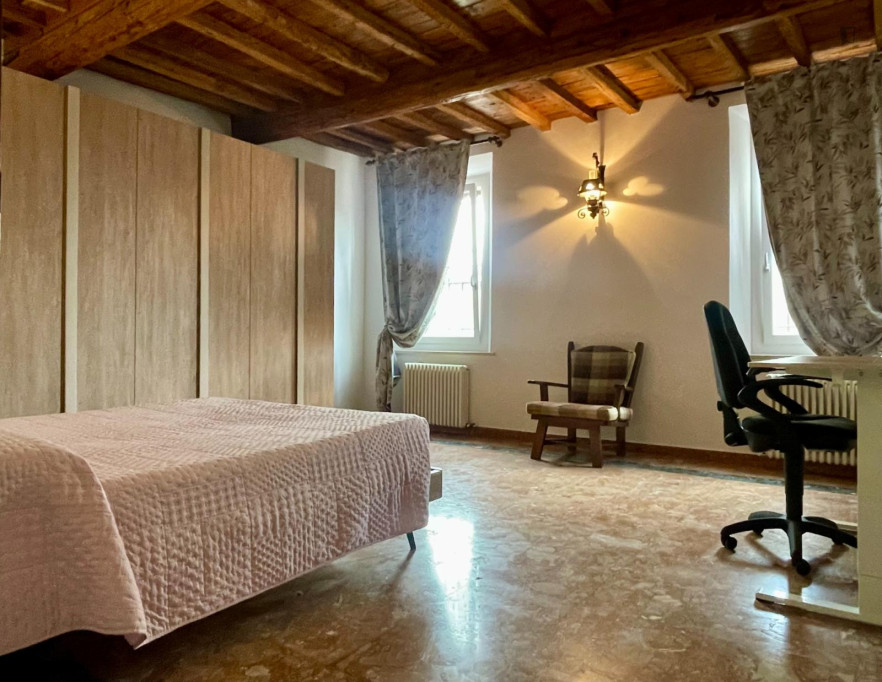 Single Bedroom in a beautiful Villa with outdoor area - Ferrara - chambre - ImmoJeune