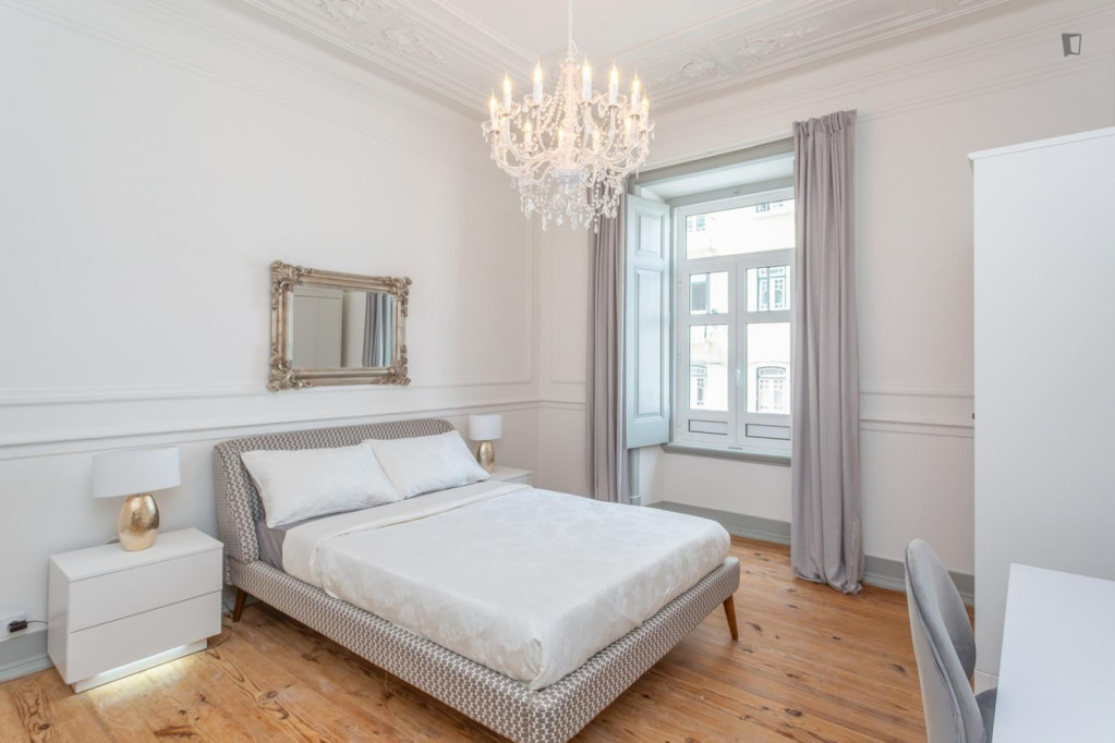 Large Appealing single bedroom with balcony - Lisbonne - chambre - ImmoJeune