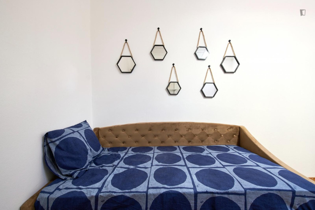 Cozy single bedroom in a property with balcony and outside area - Lisbonne - chambre - ImmoJeune