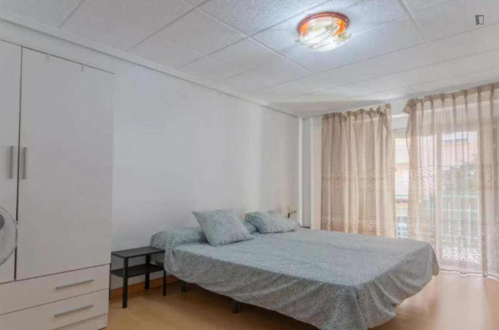 Splendid double bedroom in Sant Llorenç - Valence - chambre - ImmoJeune