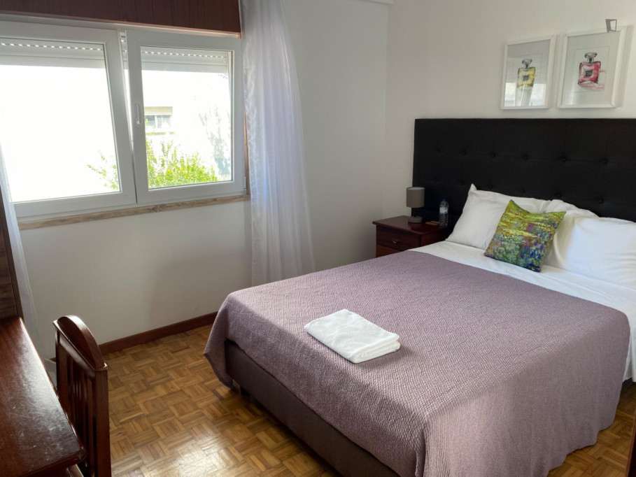 Private double bedroom in Agualva-Cacém for Ladies only. - Lisbonne - chambre - ImmoJeune