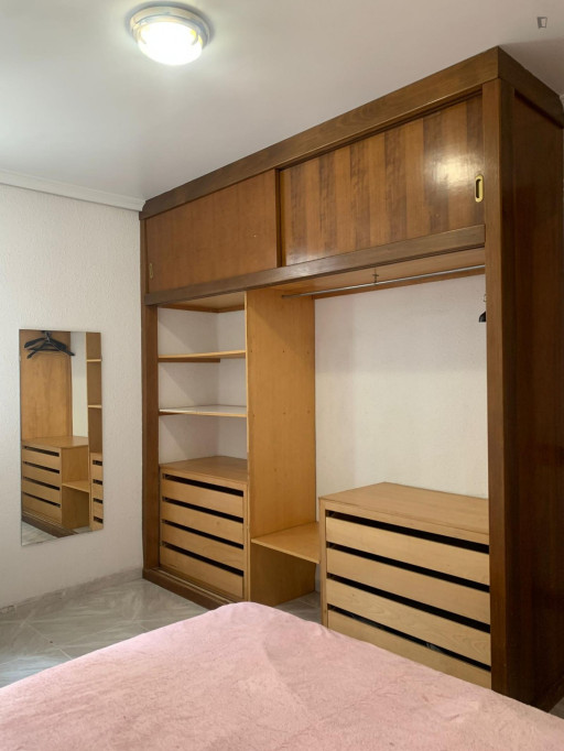 Attractive single bedroom