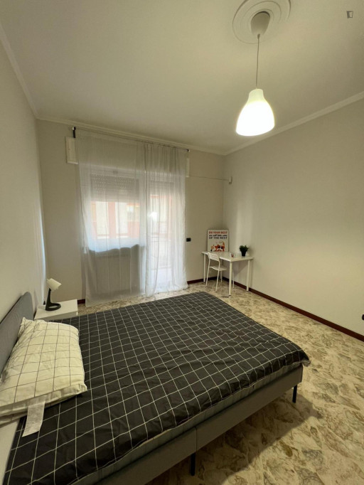 Inviting single bedroom near Quintino Sella metro - Bari - chambre - ImmoJeune