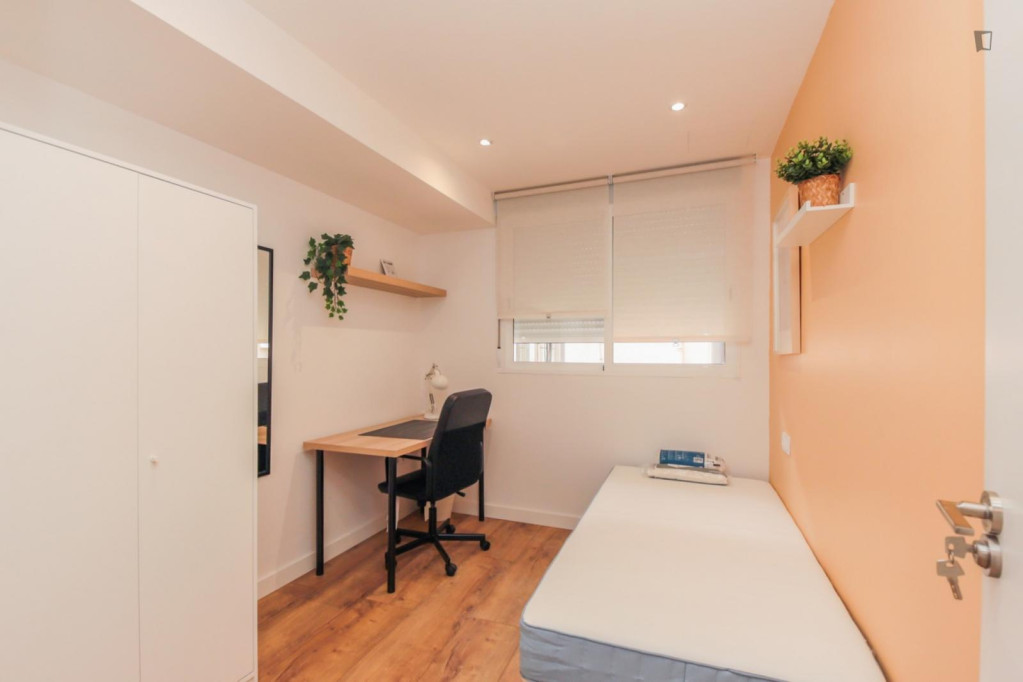 Attractive single bedroom in a property with balcony and outside area - Tarragona - chambre - ImmoJeune