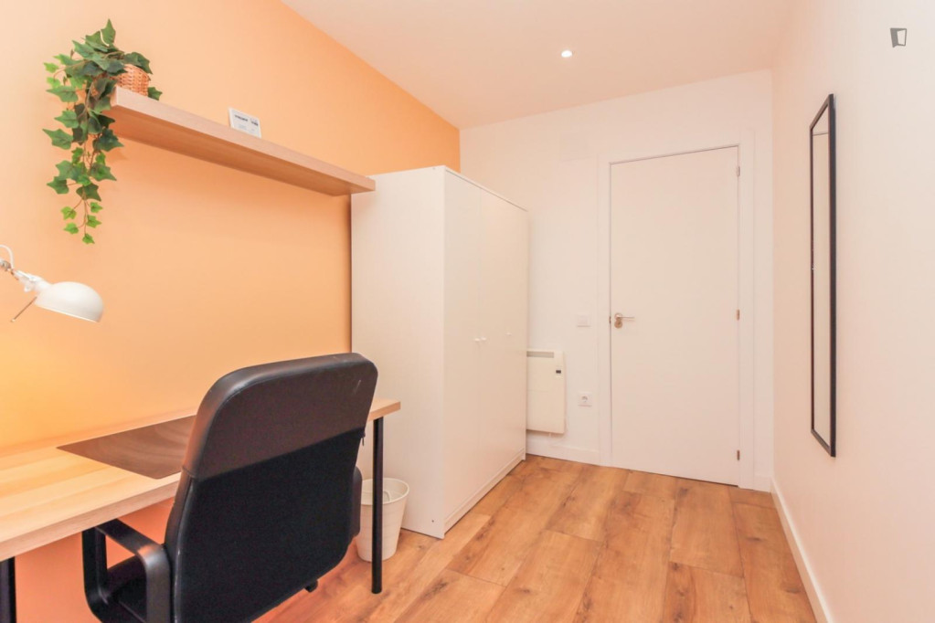 Cozy single bedroom in a property with balcony and outside area