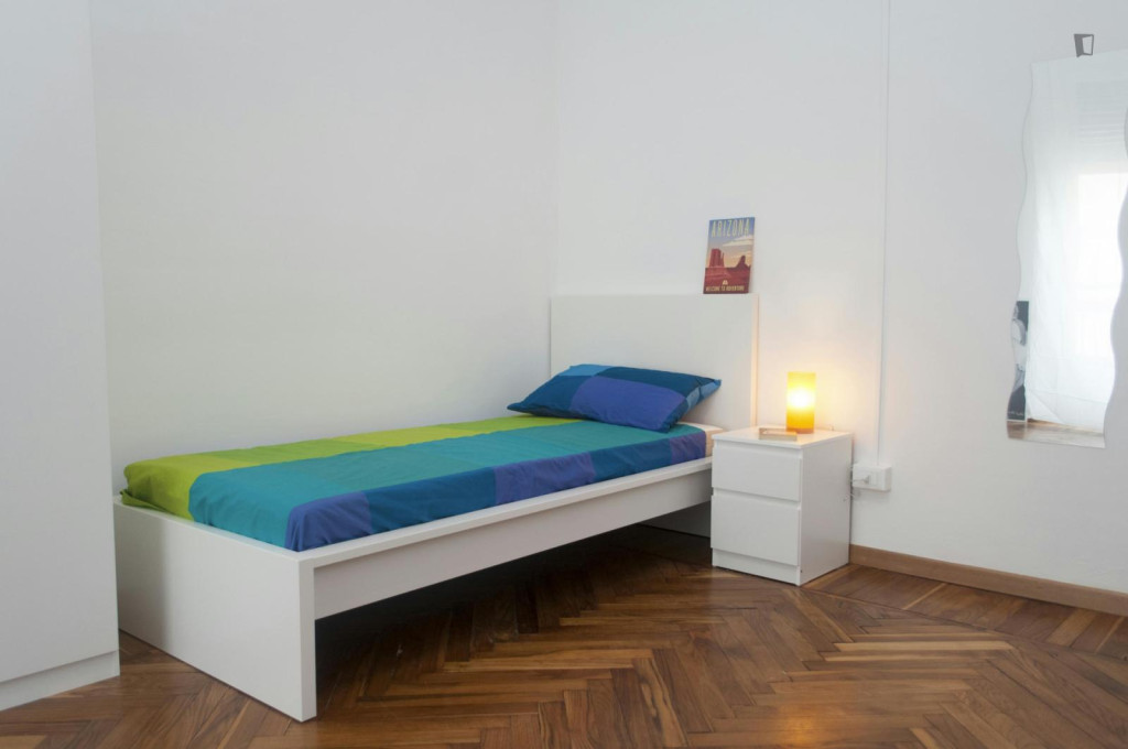 Single bedroom in a 7-bedroom flat close to Bernini metro station