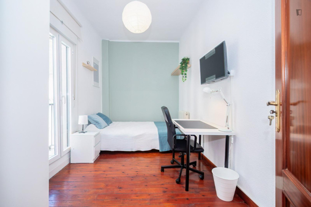 Cozy single bedroom with balcony - Pamplona - chambre - ImmoJeune