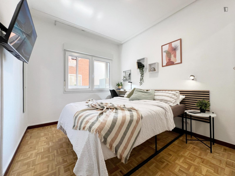 Great looking single bedroom in a property with balcony - Madrid - chambre - ImmoJeune