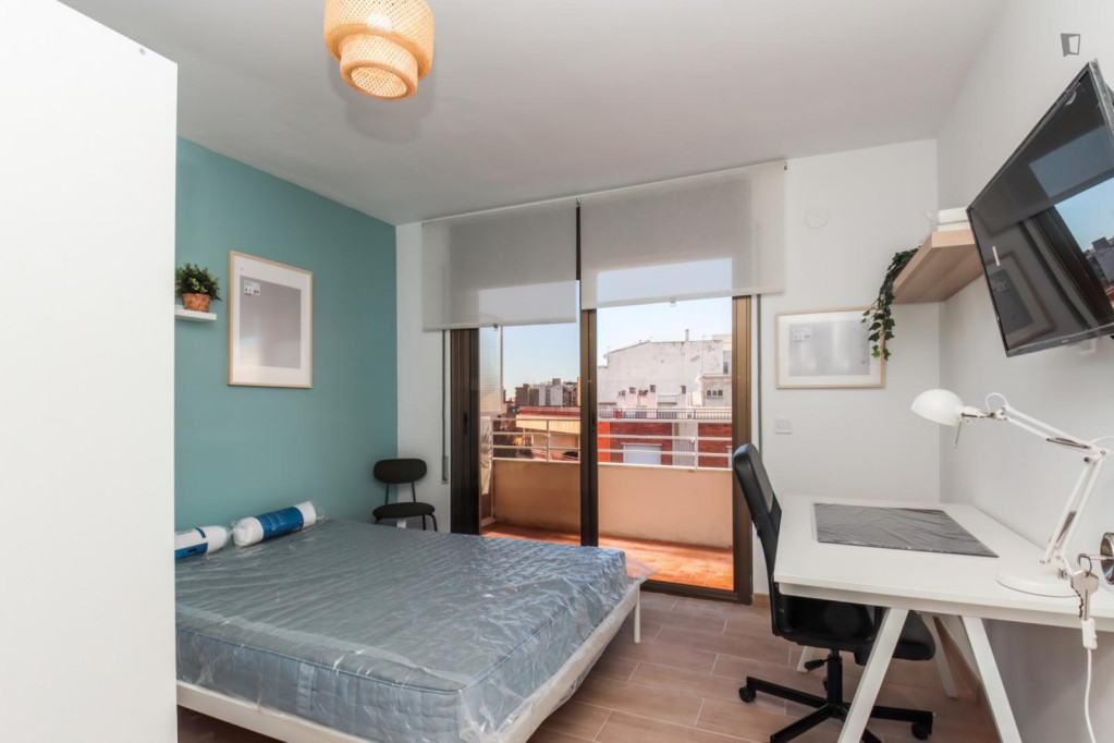 Great looking single bedroom with balcony - Tarragona - chambre - ImmoJeune