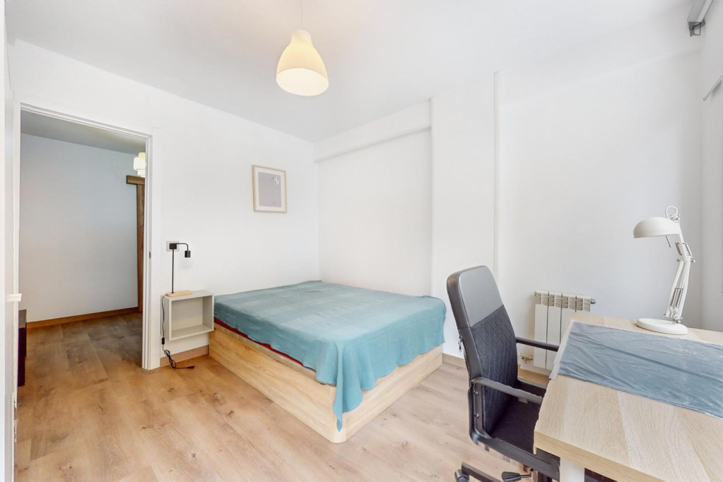 Appealing single bedroom with balcony - Tarragona - chambre - ImmoJeune