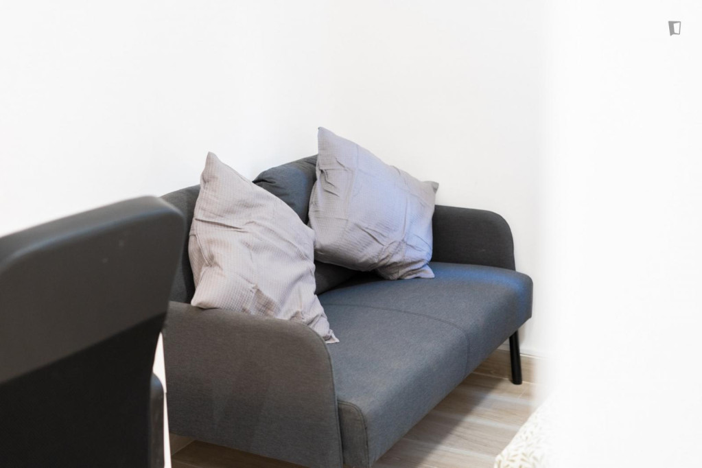 Appealing double bedroom in a property with balcony - Valence - chambre - ImmoJeune