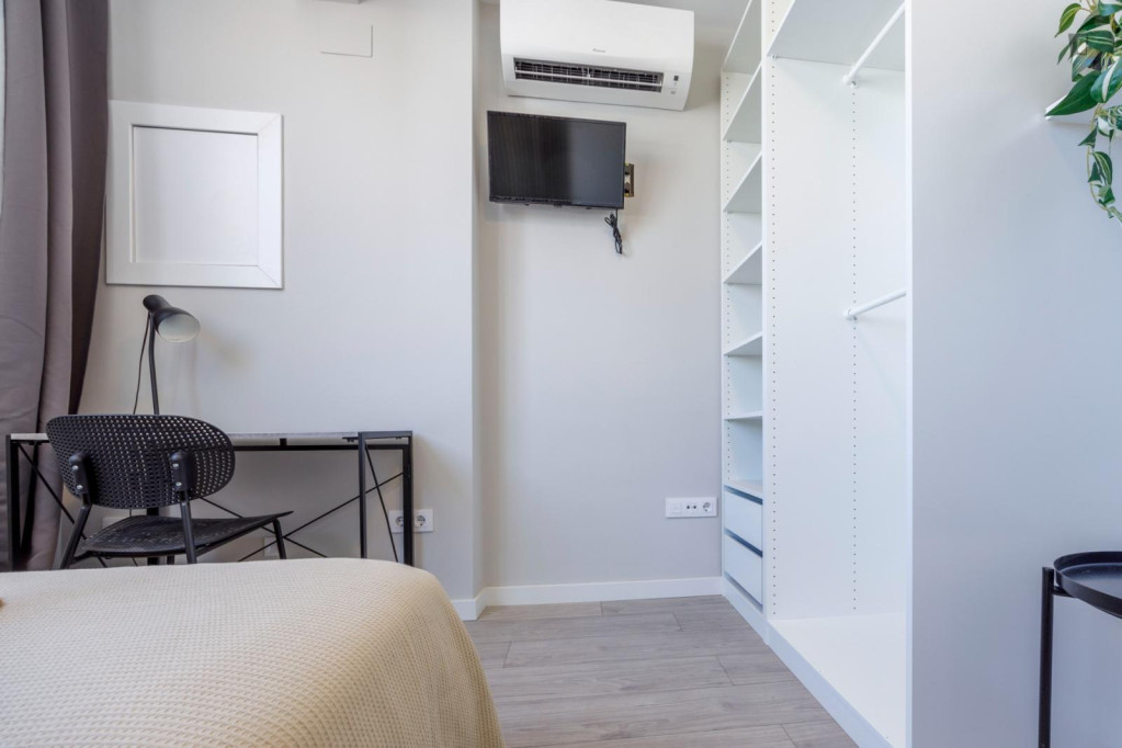 Bright double bedroom in Mestalla