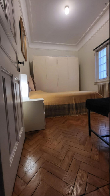 Very nice bedroom close to Marquês de Pombal metro station - Lisbonne - chambre - ImmoJeune