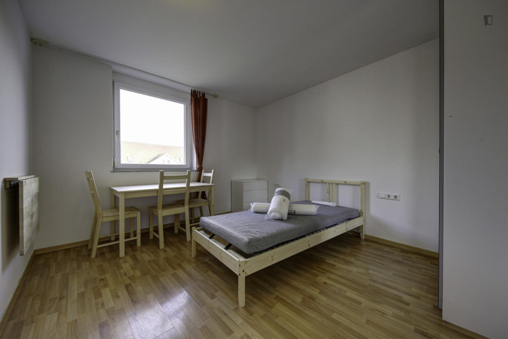 Single bedroom in a student flat, in the Bad Cannstatt district - Stuttgart - chambre - ImmoJeune