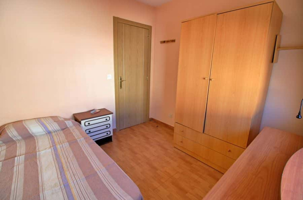 Habitación en piso de 4 habitaciones en El Pla Del Real