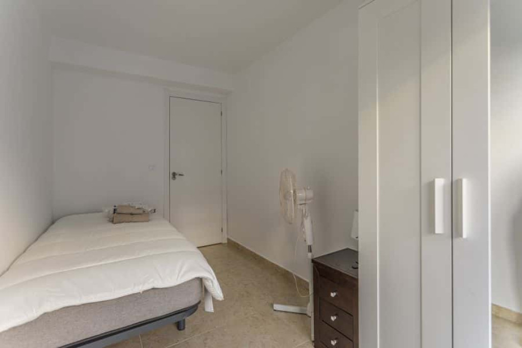 Habitación en piso de 4 habitaciones en Aiora