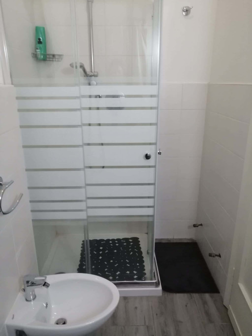 Stanza matrimoniale con bagno privato in appartamento condiviso in via del Pollaiolo