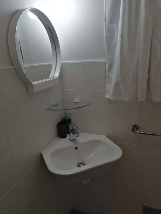 Stanza matrimoniale con bagno privato in appartamento condiviso in via del Pollaiolo