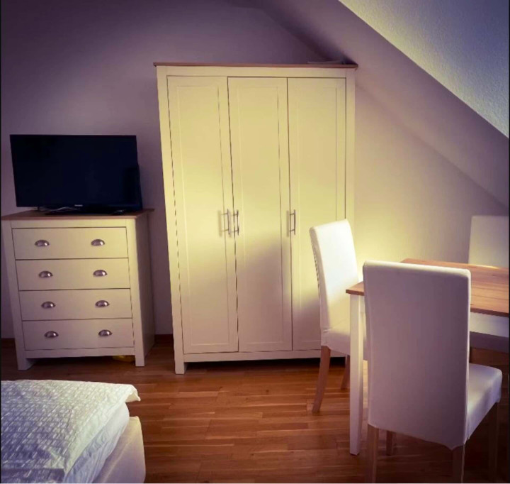 Staufenstraße 34 DG Rechts - Room w/ Dining Table