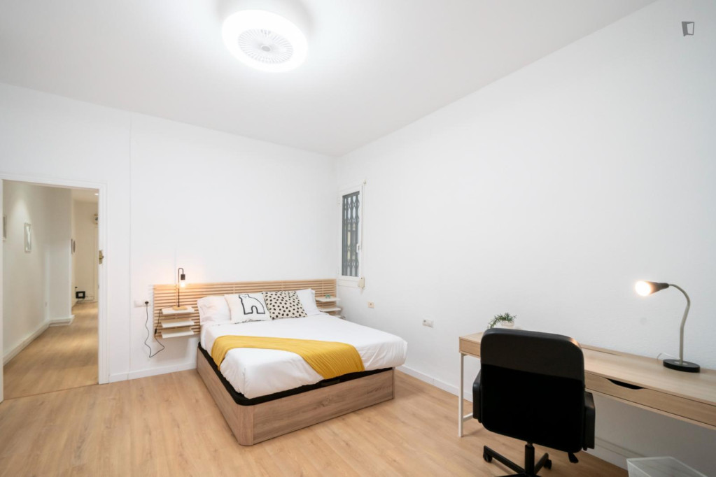 Cute double bedroom in proximity to Valencia Joaquín Sorolla Rail Station - Valence - chambre - ImmoJeune