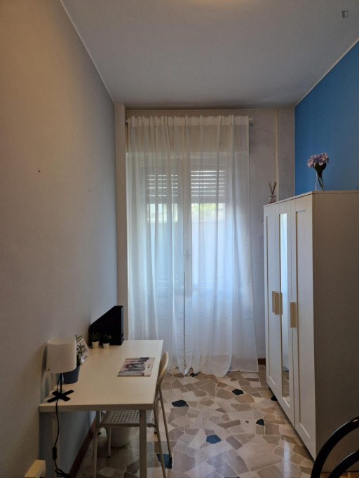 Neat Single bedroom in a 3-bedroom flat close to Gorla metro station - Milan - chambre - ImmoJeune