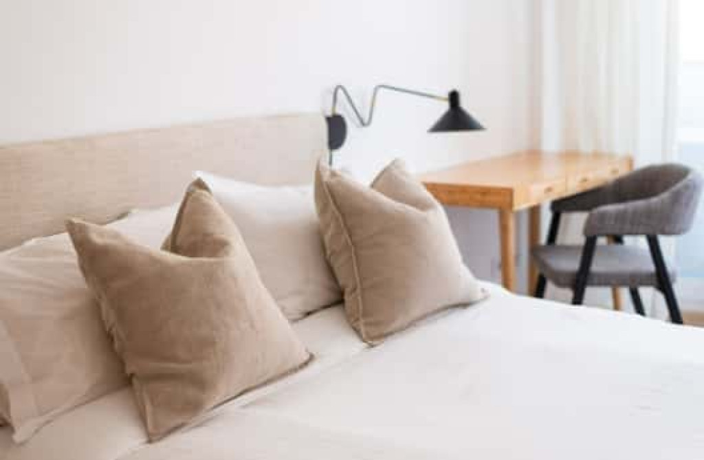 Bedroom in a 6-bedroom apartment in Lisbon - Room 6